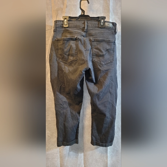 Levi's capris - Picture 2 of 4